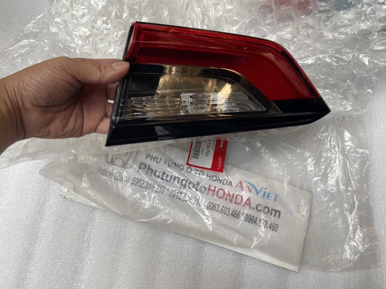 Đèn lái sau miếng trong trên cốp xe Honda CIVIC 2022